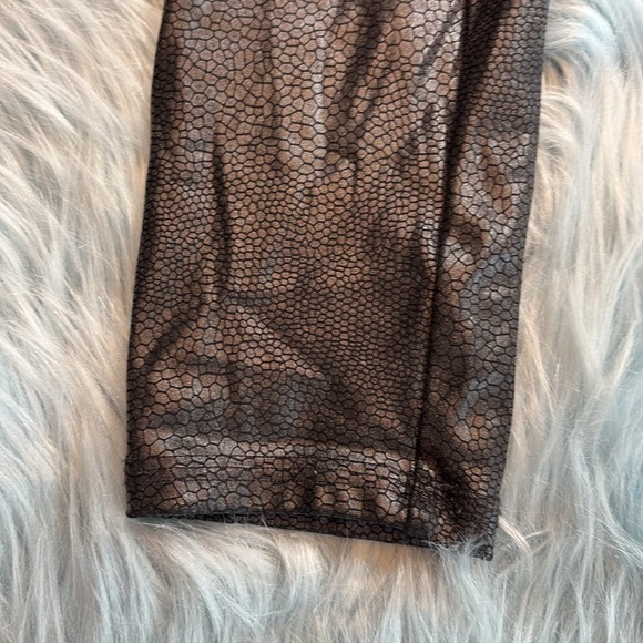 Spanx Faux Leather Pebbled High Waisted Black Leggings sz S - Picture 7 of 10